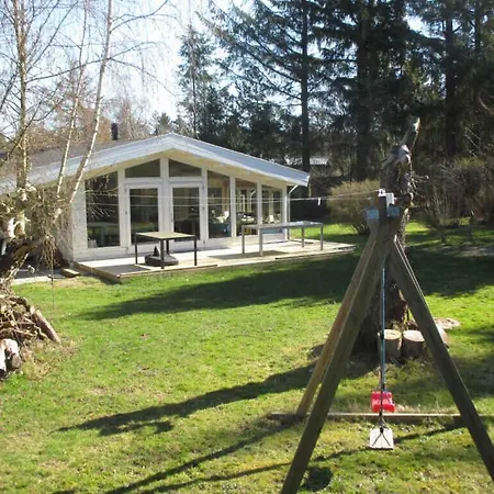 Ljust Sommarhus Bara 300 Meter Från Vattnet *