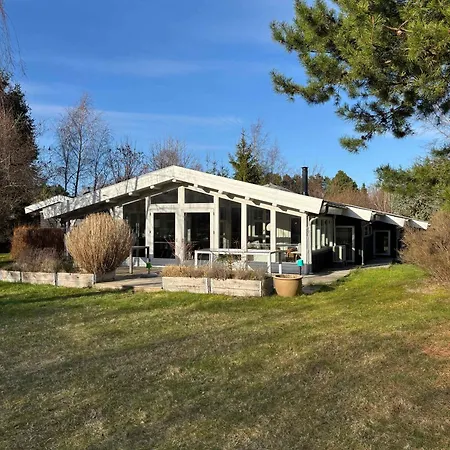 Дом отдыха Bright Summer House Only 300 M From The Water