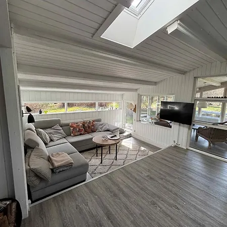 Bright Summer House Only 300 M From The Water *