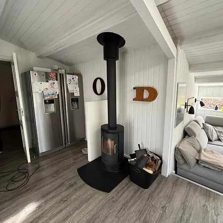 Дом отдыха Bright Summer House Only 300 M From The Water