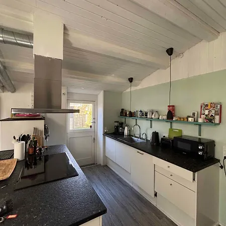 Bright Summer House Only 300 M From The Water * Tjorneholm