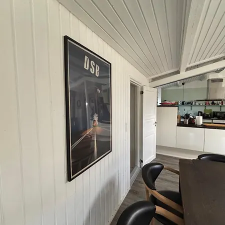 Bright Summer House Only 300 M From The Water 펜션 Tjørneholm