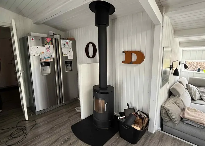 Дом отдыха Bright Summer House Only 300 M From The Water