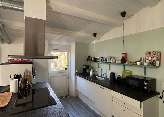 Bright Summer House Only 300 M From The Water * Tjorneholm