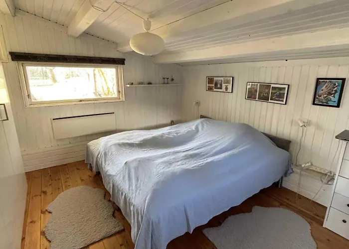 Bright Summer House Only 300 M From The Water Дом отдыха Tjorneholm