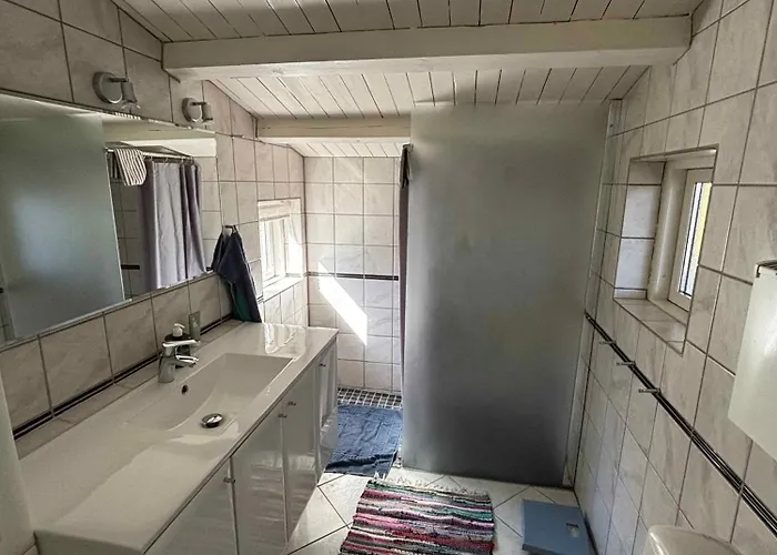 Дом отдыха Bright Summer House Only 300 M From The Water *